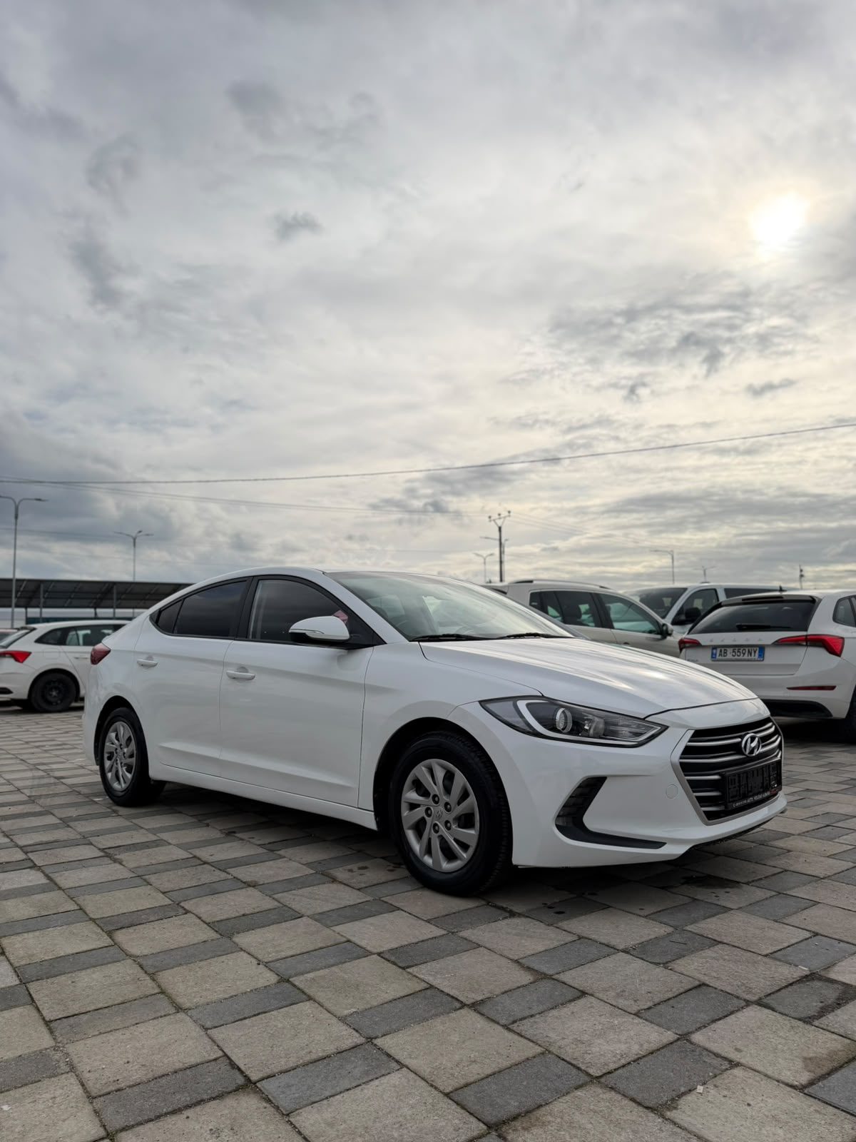 Hyundai Avante 2018 — White