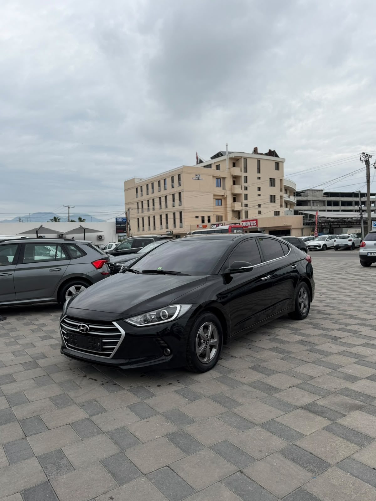 Hyundai Avante 2017 — Black